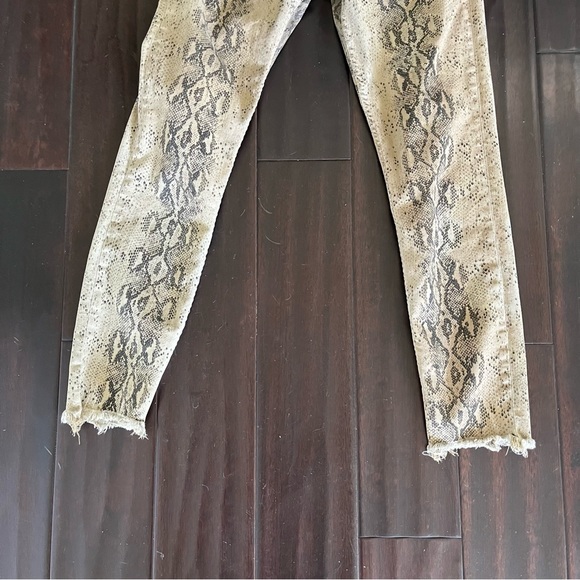Zara Snake Print High Rise Jeans Size 8 - Picture 3 of 4